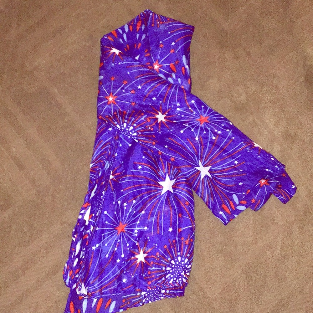 a decorative 4th of July scarf!